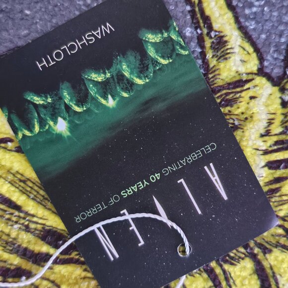 Loot Crate Exclusive Alien Washcloth NWT! - Picture 5 of 8